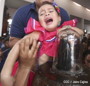 Devotos de Santo Domingo de Guzmán participan de la bajada de su santuario