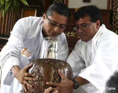 Devotos de Santo Domingo de Guzmán participan de la bajada de su santuario