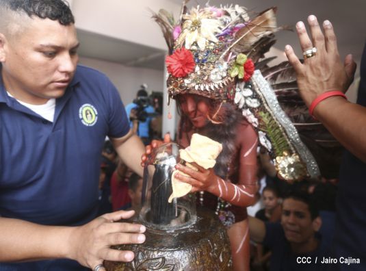 Devotos de Santo Domingo de Guzmán participan de la bajada de su santuario