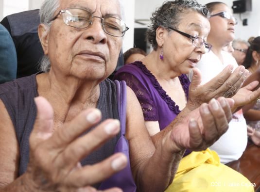 Devotos de Santo Domingo de Guzmán participan de la bajada de su santuario