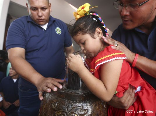 Devotos de Santo Domingo de Guzmán participan de la bajada de su santuario