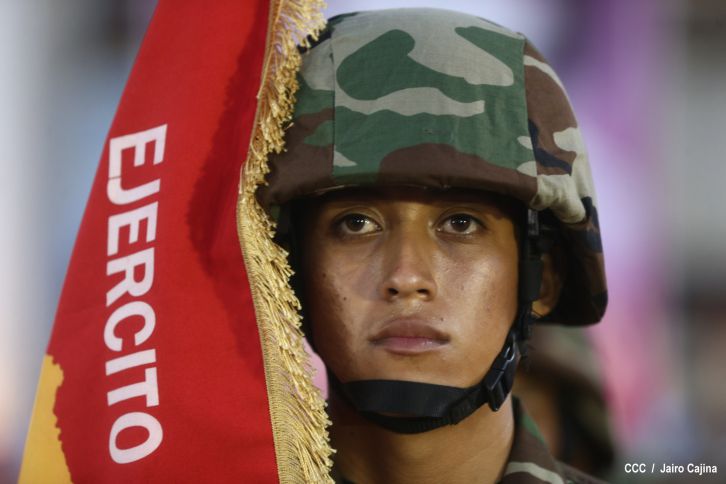 Daniel preside el 35 aniversario de la Fuerza Aérea