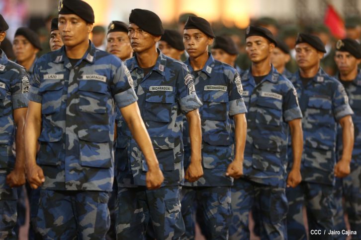 Daniel preside el 35 aniversario de la Fuerza Aérea