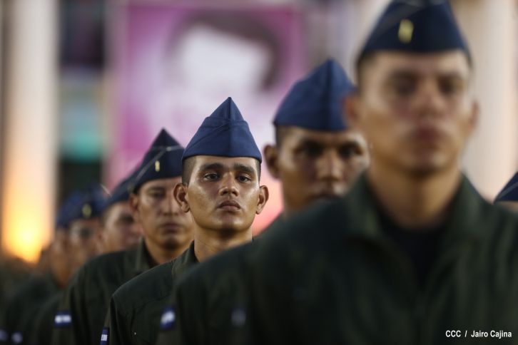 Daniel preside el 35 aniversario de la Fuerza Aérea