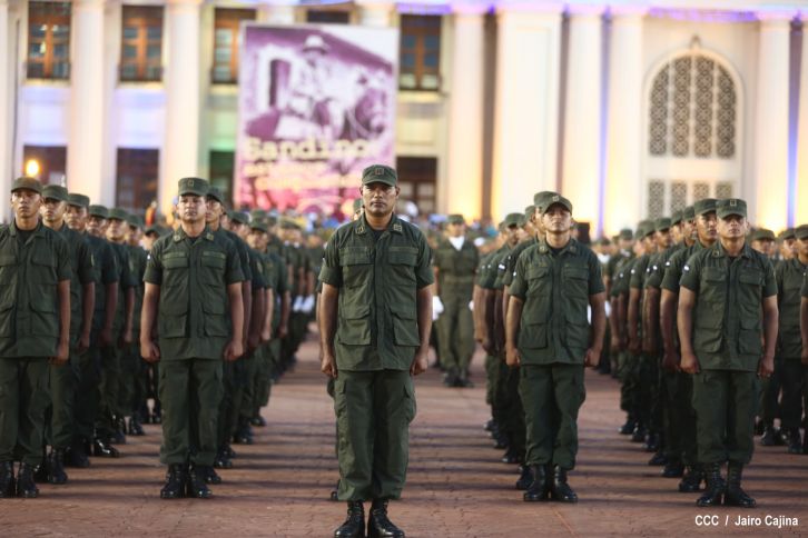 Daniel preside el 35 aniversario de la Fuerza Aérea