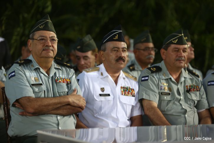 Daniel preside el 35 aniversario de la Fuerza Aérea