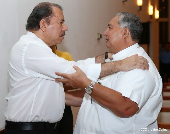 Daniel preside el 35 aniversario de la Fuerza Aérea