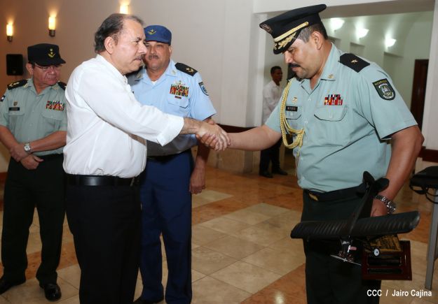 Daniel preside el 35 aniversario de la Fuerza Aérea