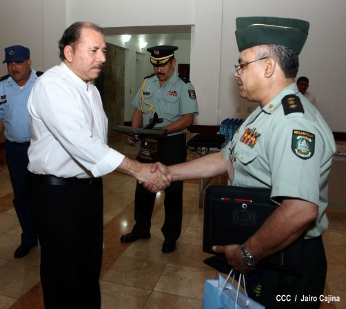 Daniel preside el 35 aniversario de la Fuerza Aérea