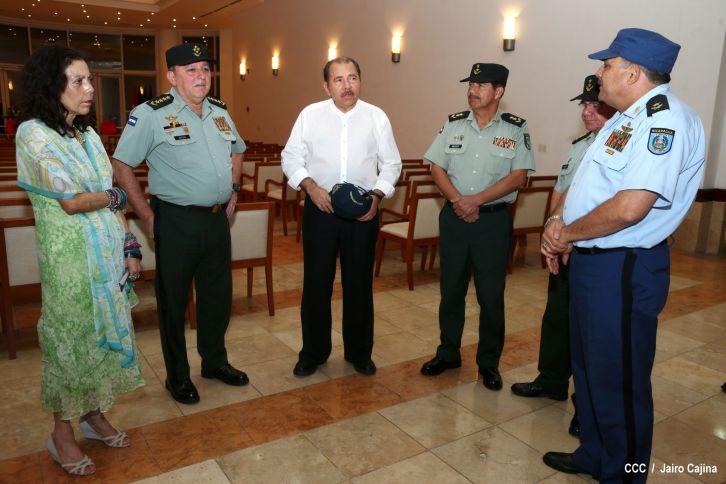 Daniel preside el 35 aniversario de la Fuerza Aérea