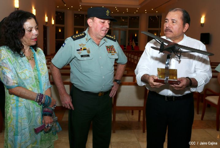 Daniel preside el 35 aniversario de la Fuerza Aérea