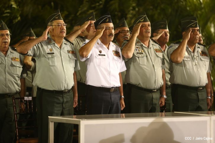 Daniel preside el 35 aniversario de la Fuerza Aérea