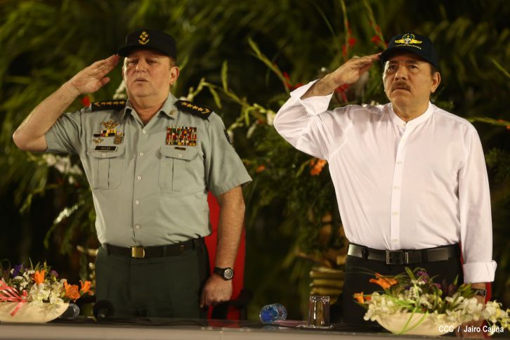 Daniel preside el 35 aniversario de la Fuerza Aérea