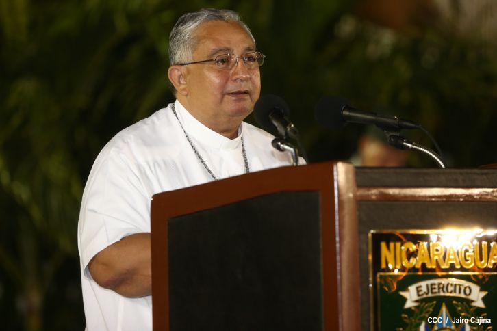 Daniel preside el 35 aniversario de la Fuerza Aérea