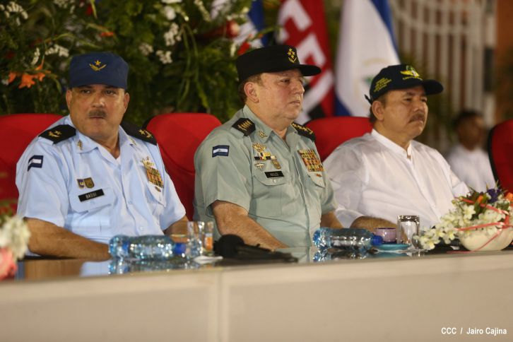 Daniel preside el 35 aniversario de la Fuerza Aérea