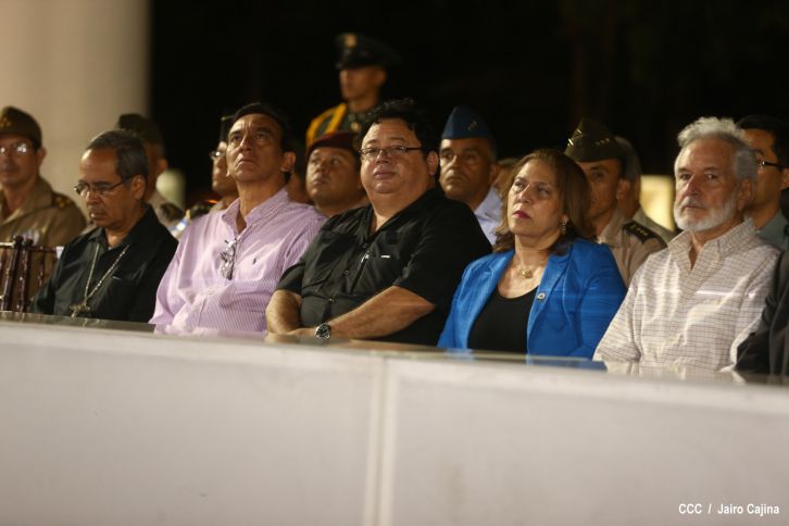 Daniel preside el 35 aniversario de la Fuerza Aérea