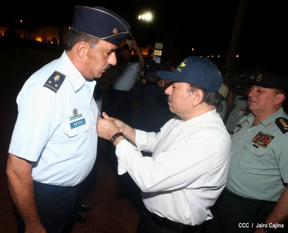 Daniel preside el 35 aniversario de la Fuerza Aérea