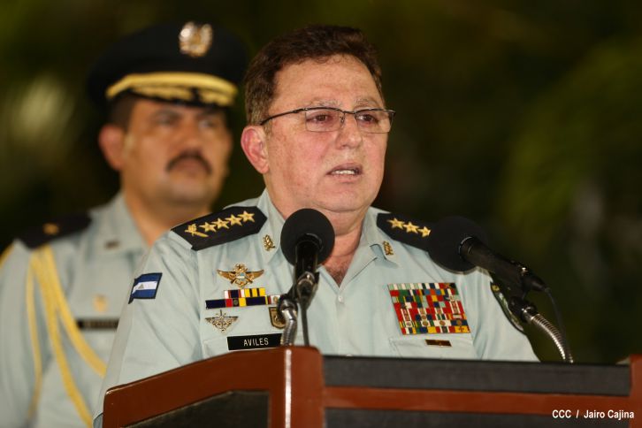 Daniel preside el 35 aniversario de la Fuerza Aérea