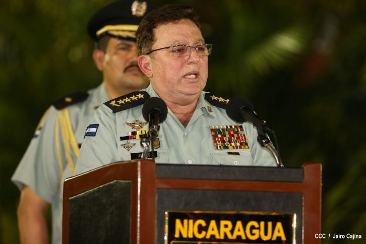 Daniel preside el 35 aniversario de la Fuerza Aérea