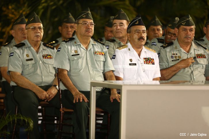 Daniel preside el 35 aniversario de la Fuerza Aérea