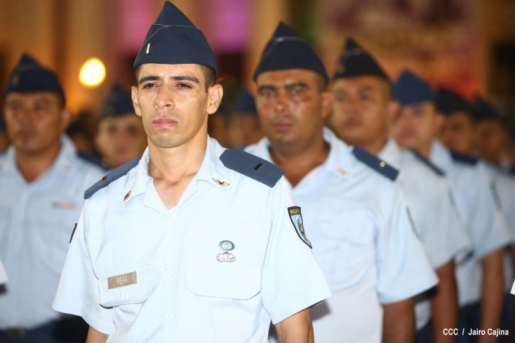 Daniel preside el 35 aniversario de la Fuerza Aérea