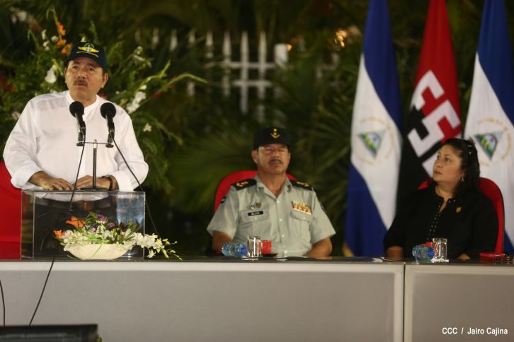 Daniel preside el 35 aniversario de la Fuerza Aérea