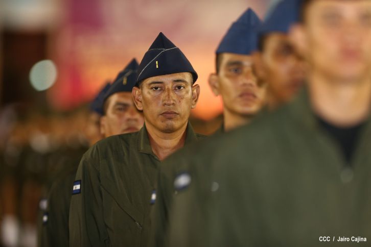 Daniel preside el 35 aniversario de la Fuerza Aérea