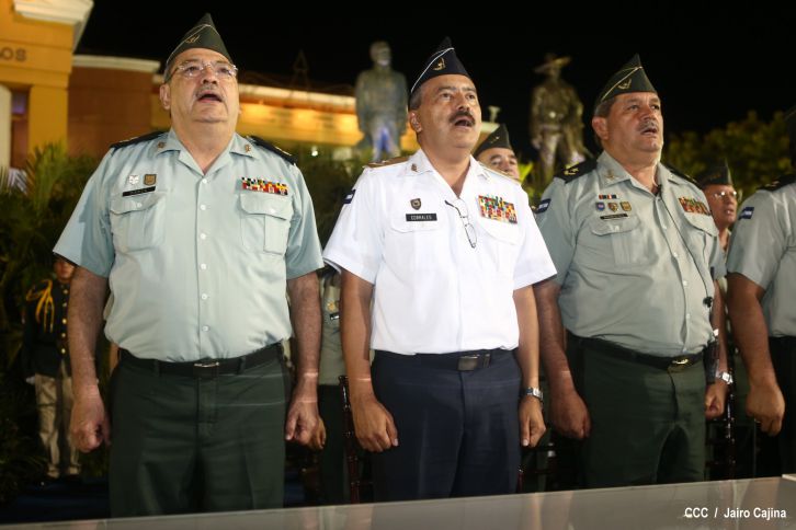 Daniel preside el 35 aniversario de la Fuerza Aérea