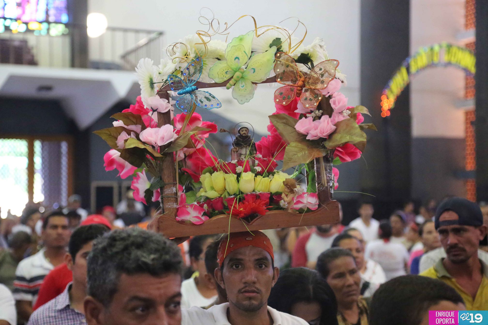 Con alegría y fervor miles acompañan a Santo Domingo hacia Las Sierritas