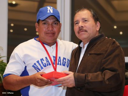 Daniel se reúne con campeones del Torneo Panamericano de Beisbol Infantil AA