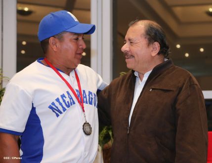 Daniel se reúne con campeones del Torneo Panamericano de Beisbol Infantil AA