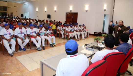 Daniel se reúne con campeones del Torneo Panamericano de Beisbol Infantil AA