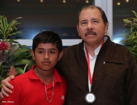 Daniel se reúne con campeones del Torneo Panamericano de Beisbol Infantil AA