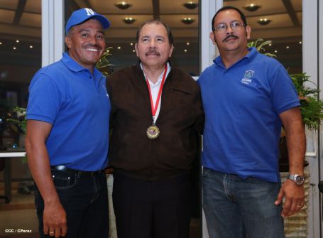 Daniel se reúne con campeones del Torneo Panamericano de Beisbol Infantil AA