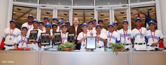 Daniel se reúne con campeones del Torneo Panamericano de Beisbol Infantil AA