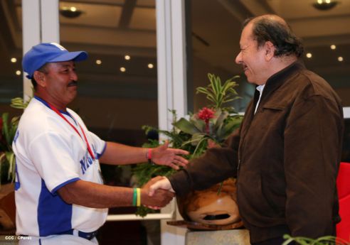 Daniel se reúne con campeones del Torneo Panamericano de Beisbol Infantil AA