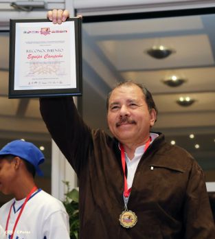 Daniel se reúne con campeones del Torneo Panamericano de Beisbol Infantil AA