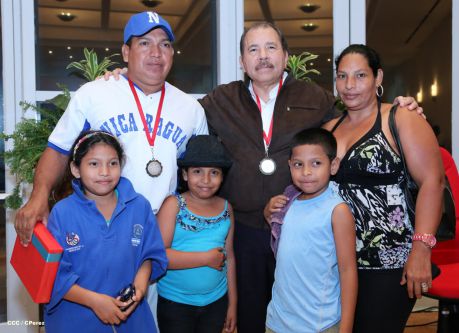 Daniel se reúne con campeones del Torneo Panamericano de Beisbol Infantil AA