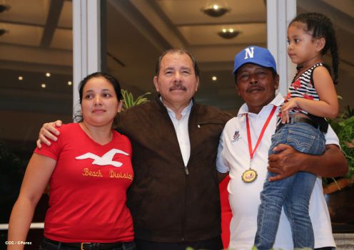 Daniel se reúne con campeones del Torneo Panamericano de Beisbol Infantil AA