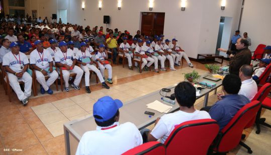 Daniel se reúne con campeones del Torneo Panamericano de Beisbol Infantil AA