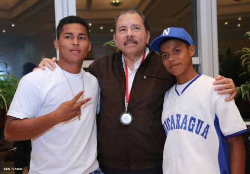 Daniel se reúne con campeones del Torneo Panamericano de Beisbol Infantil AA