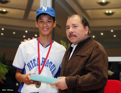 Daniel se reúne con campeones del Torneo Panamericano de Beisbol Infantil AA