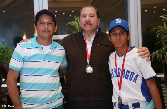 Daniel se reúne con campeones del Torneo Panamericano de Beisbol Infantil AA