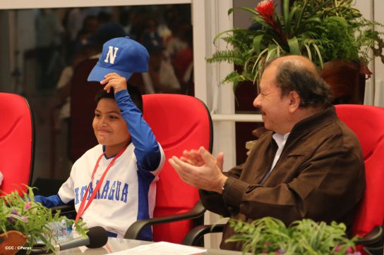 Daniel se reúne con campeones del Torneo Panamericano de Beisbol Infantil AA