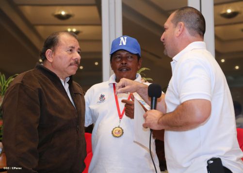 Daniel se reúne con campeones del Torneo Panamericano de Beisbol Infantil AA