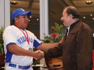 Daniel se reúne con campeones del Torneo Panamericano de Beisbol Infantil AA