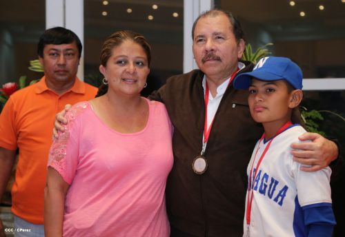 Daniel se reúne con campeones del Torneo Panamericano de Beisbol Infantil AA