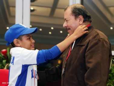 Daniel se reúne con campeones del Torneo Panamericano de Beisbol Infantil AA
