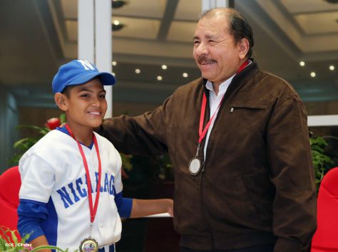 Daniel se reúne con campeones del Torneo Panamericano de Beisbol Infantil AA