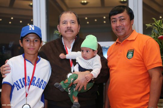 Daniel se reúne con campeones del Torneo Panamericano de Beisbol Infantil AA